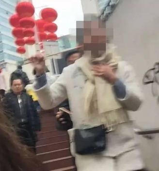 女孩无意拍下手机被盗瞬间 照片成了重要线索