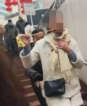 女孩无意拍下手机被盗瞬间 照片成了重要线索